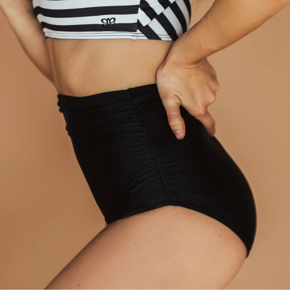 Albion Fit Matte Black Ruched High-Waisted Bottoms Size XS